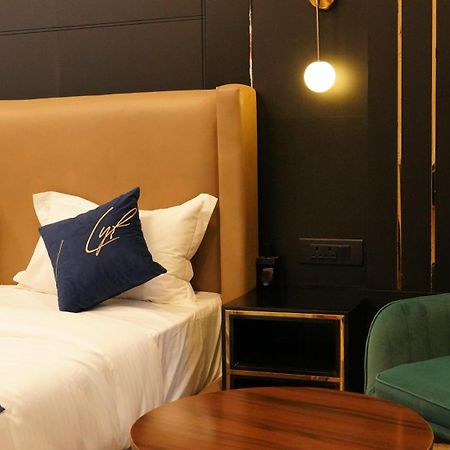 Aquila Grand Suites - Noida Sector 136 Bagian luar foto