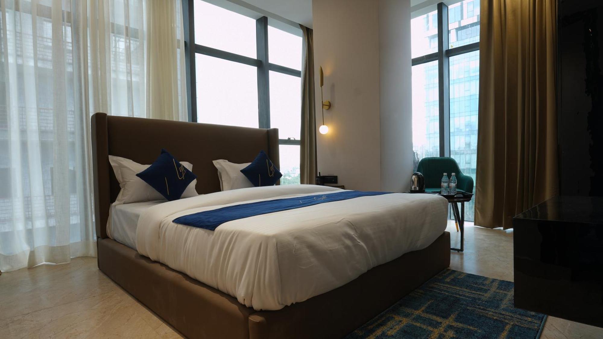 Aquila Grand Suites - Noida Sector 136 Bagian luar foto