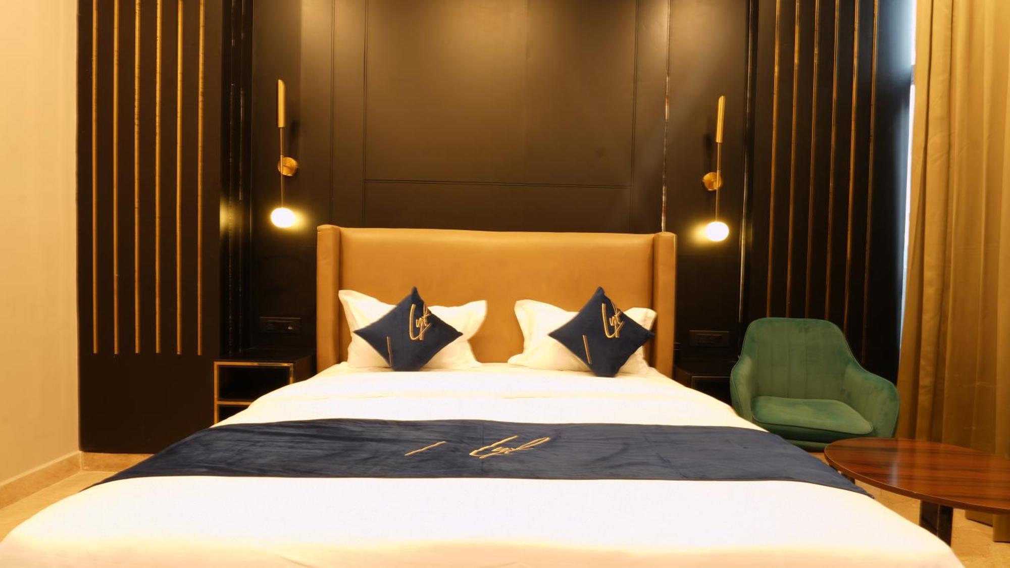 Aquila Grand Suites - Noida Sector 136 Bagian luar foto