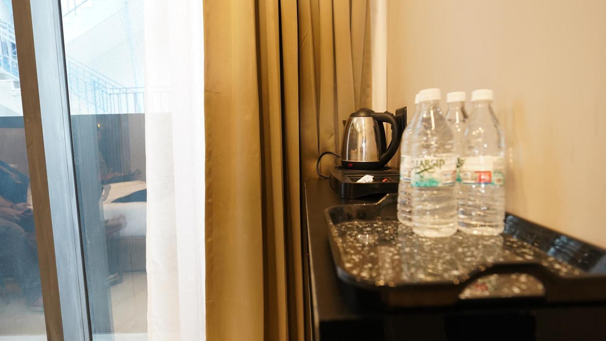 Aquila Grand Suites - Noida Sector 136 Bagian luar foto