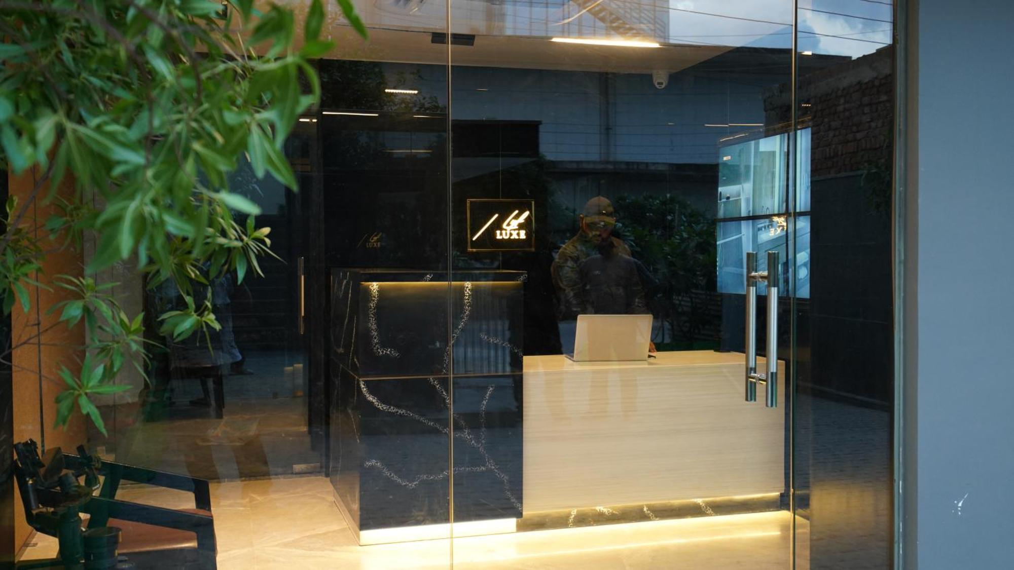 Aquila Grand Suites - Noida Sector 136 Bagian luar foto