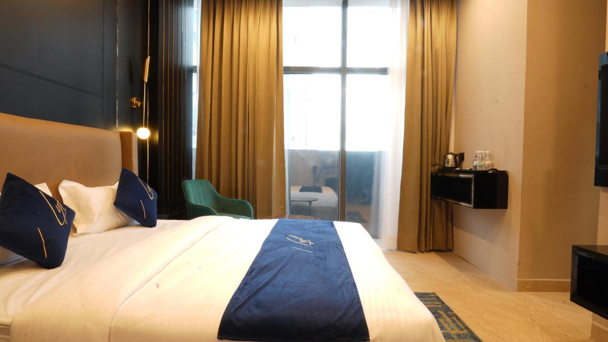 Aquila Grand Suites - Noida Sector 136 Bagian luar foto