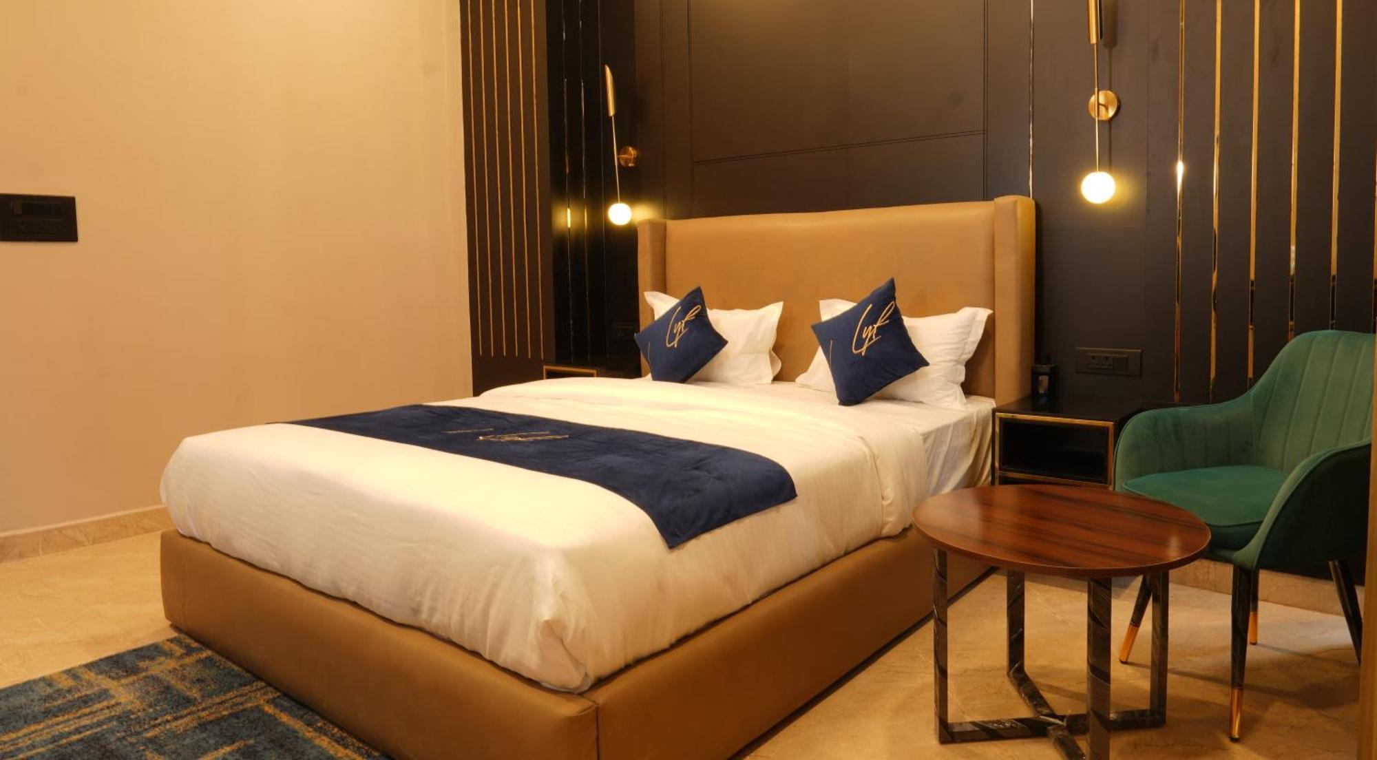 Aquila Grand Suites - Noida Sector 136 Bagian luar foto