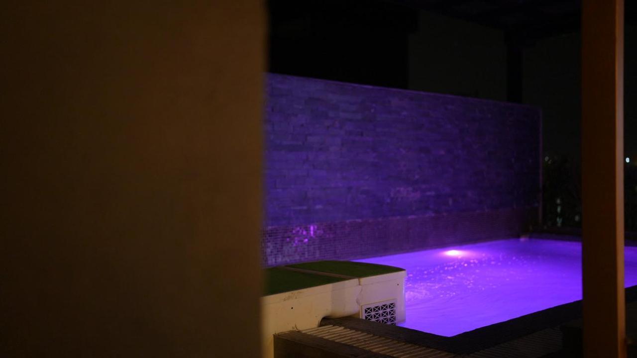 Aquila Grand Suites - Noida Sector 136 Bagian luar foto