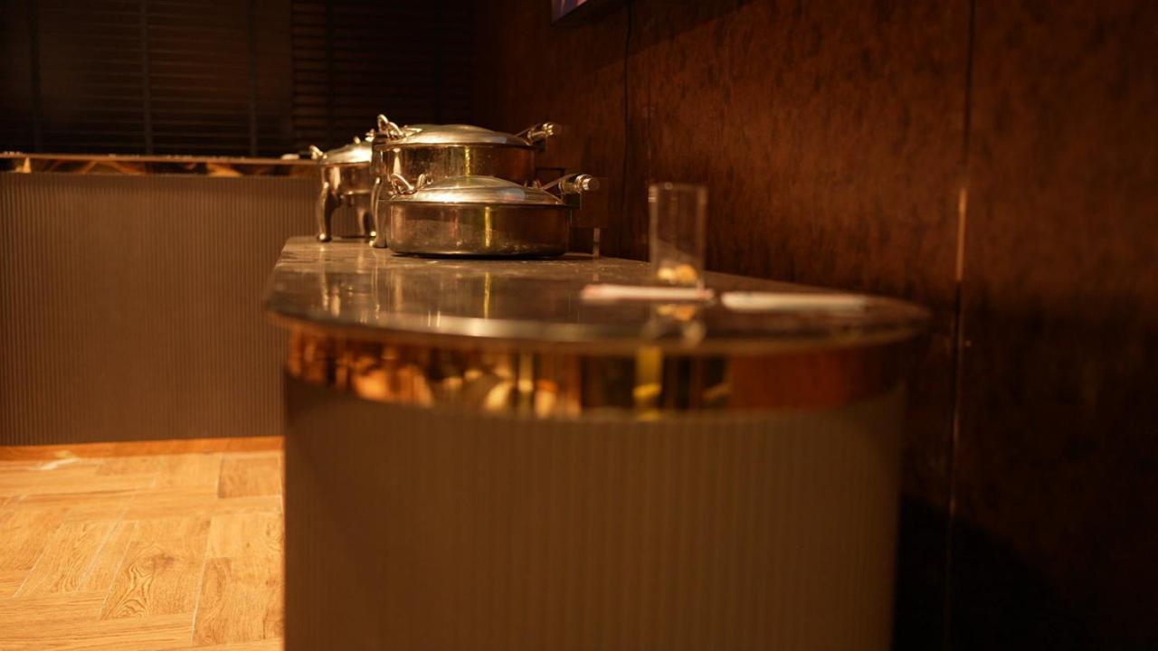 Aquila Grand Suites - Noida Sector 136 Bagian luar foto